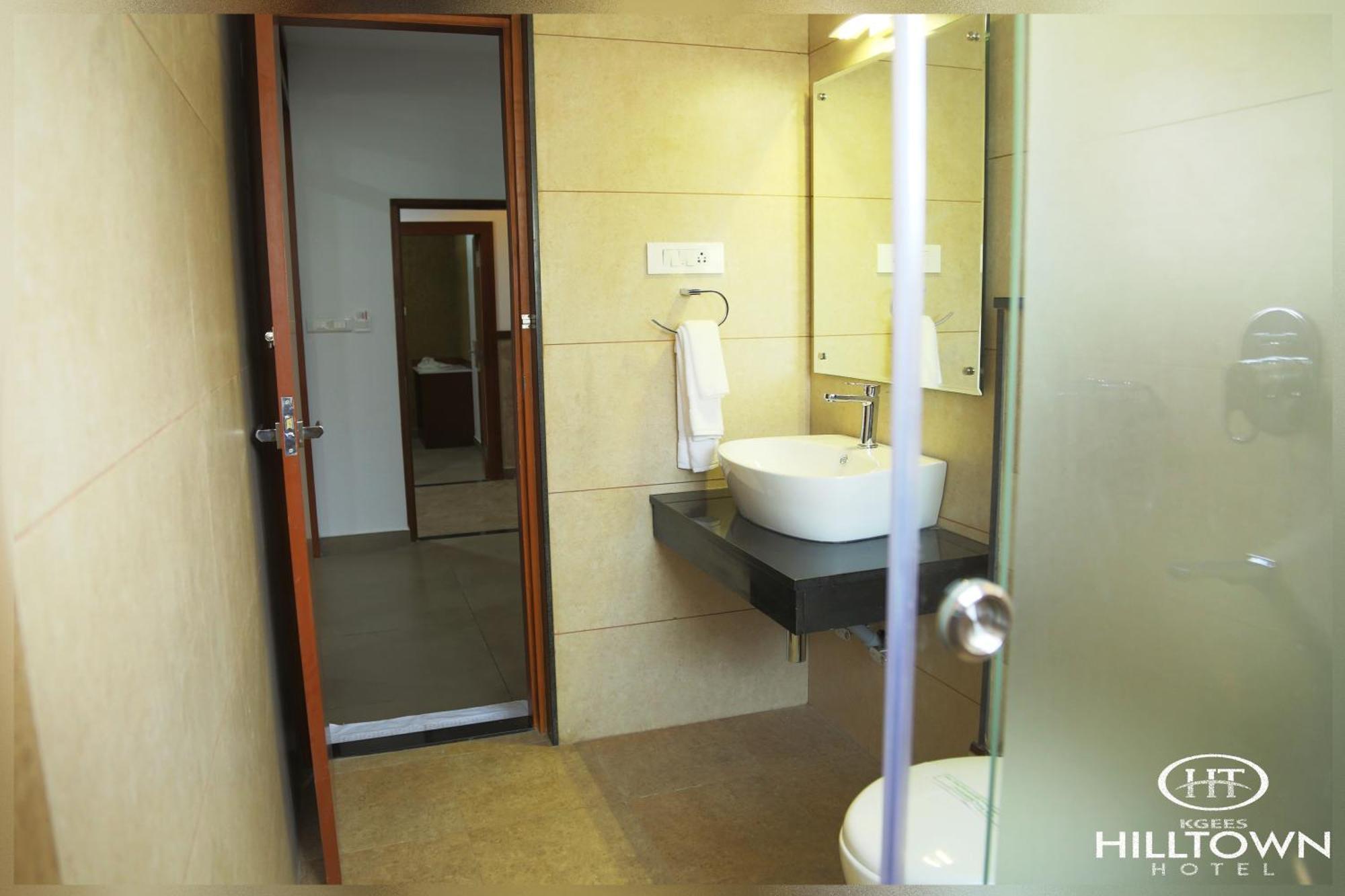 Kgees - Hill Town Hotel Kattappana Luaran gambar